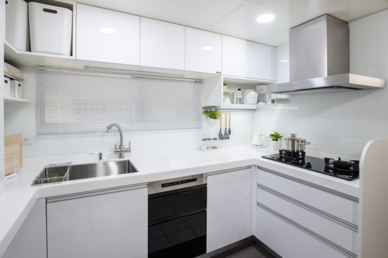 小廚房設計案例：白色空間 簡約有型